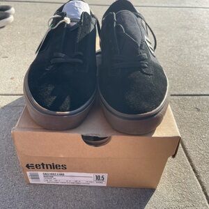 Etnies Men's Black Suede Sneakers